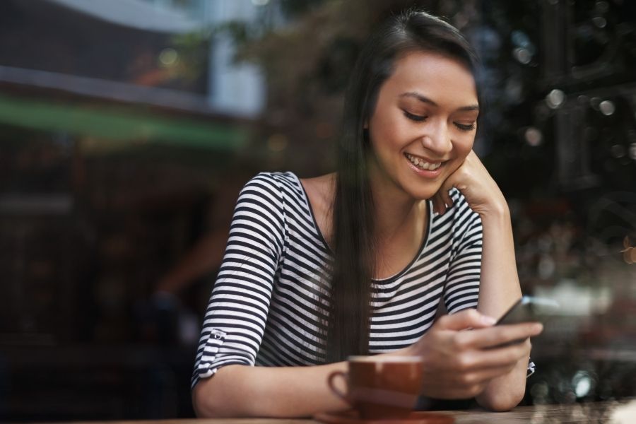 girl is procrastinating, seeking instant gratification with social media